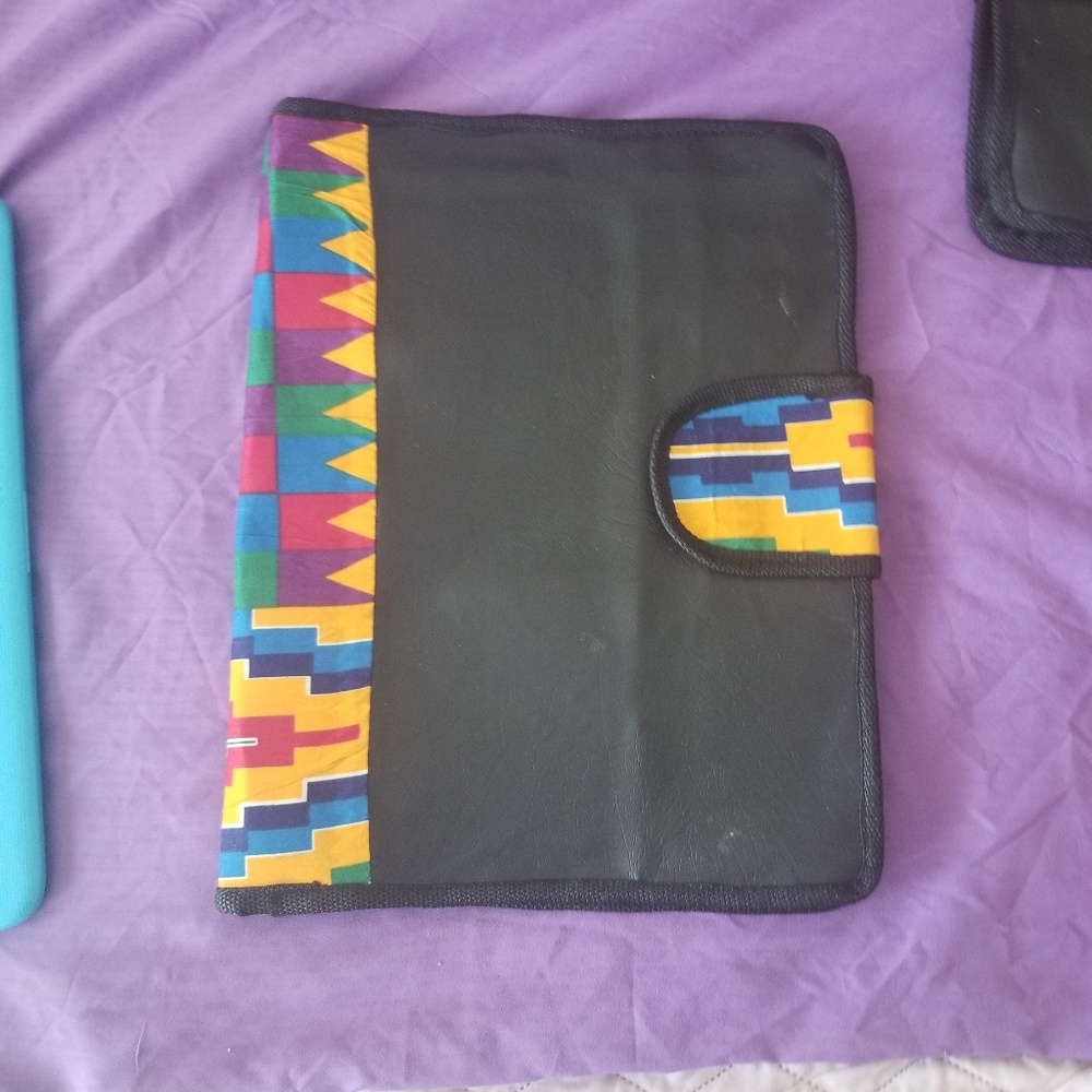 Beautiful Kente print folder bag.